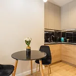 아파트 Golden - Luxury Building, Rooftop Terrace, Sienna 바르샤바