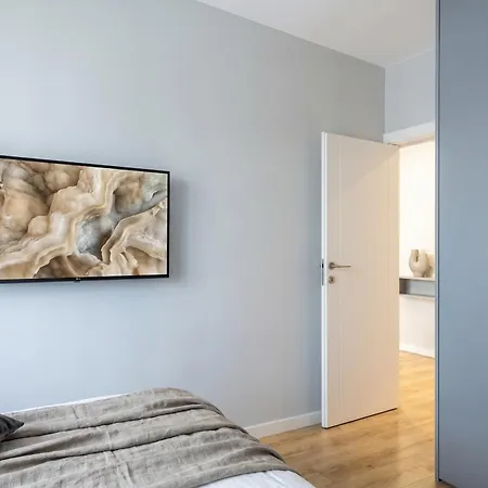 Golden - Luxury Building, Rooftop Terrace, Sienna