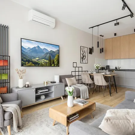 Golden - Luxury Building, Rooftop Terrace, Sienna