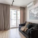 Golden - Luxury Building, Rooftop Terrace, Sienna 公寓