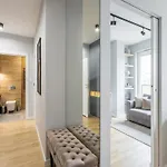 Golden - Luxury Building, Rooftop Terrace, Sienna * Varsó