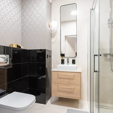 Golden - Luxury Building, Rooftop Terrace, Sienna