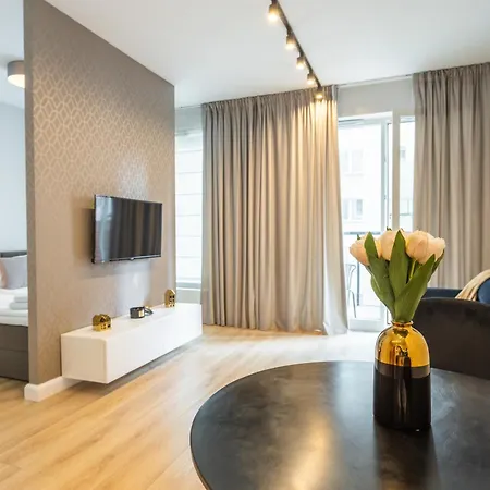 Golden - Luxury Building, Rooftop Terrace, Sienna * ワルシャワ