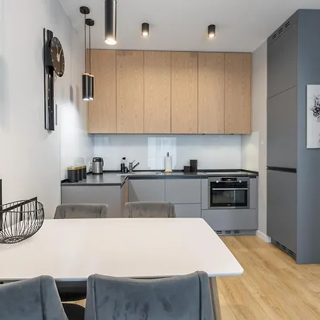 Golden - Luxury Building, Rooftop Terrace, Sienna