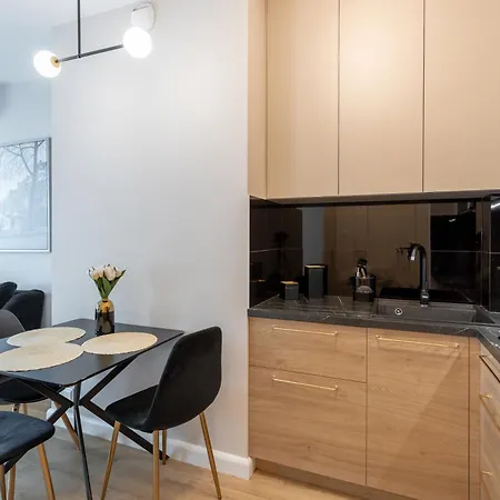 Golden - Luxury Building, Rooftop Terrace, Sienna *