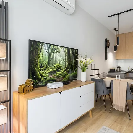 Golden - Luxury Building, Rooftop Terrace, Sienna דירה