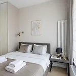 Golden - Luxury Building, Rooftop Terrace, Sienna דירה