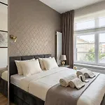 Golden - Luxury Building, Rooftop Terrace, Sienna ורשה
