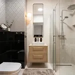 דירה Golden - Luxury Building, Rooftop Terrace, Sienna *