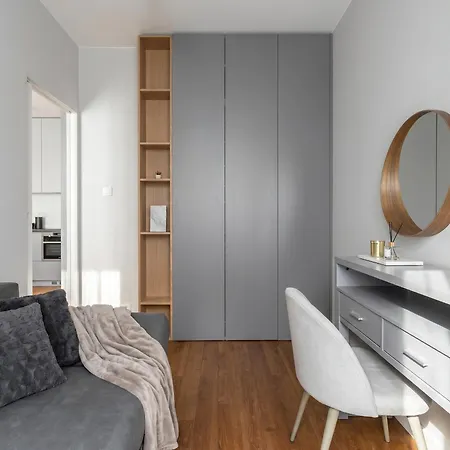 Golden - Luxury Building, Rooftop Terrace, Sienna *
