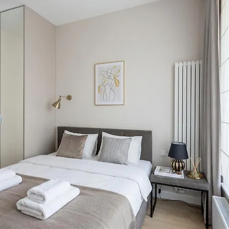Golden - Luxury Building, Rooftop Terrace, Sienna Lägenhet